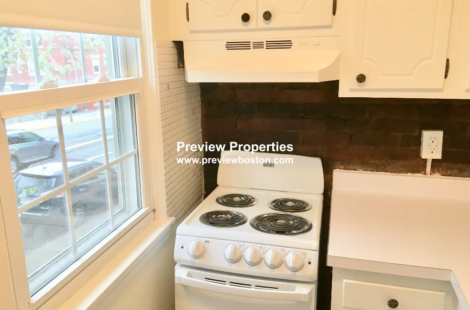 62 South Huntington Ave, Jamaica Plain