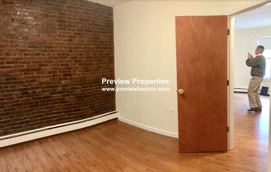 62 South Huntington Ave, Jamaica Plain