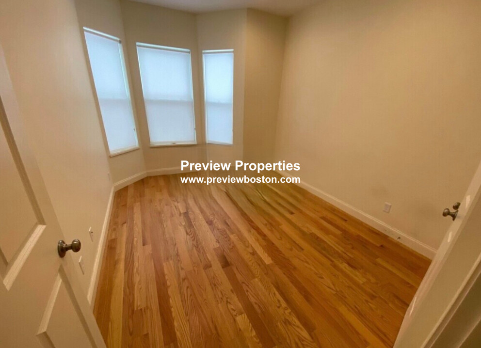 379 Harvard St, Mid-Cambridge