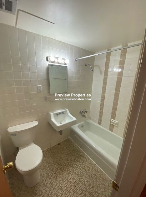 164 North Beacon St, Brighton