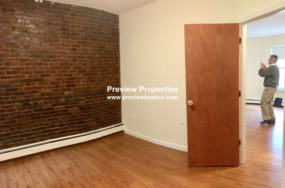 82 South Huntington Ave, Mission Hill