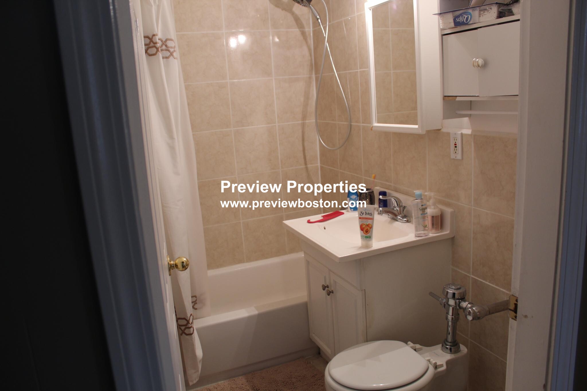 879 Beacon St, Fenway