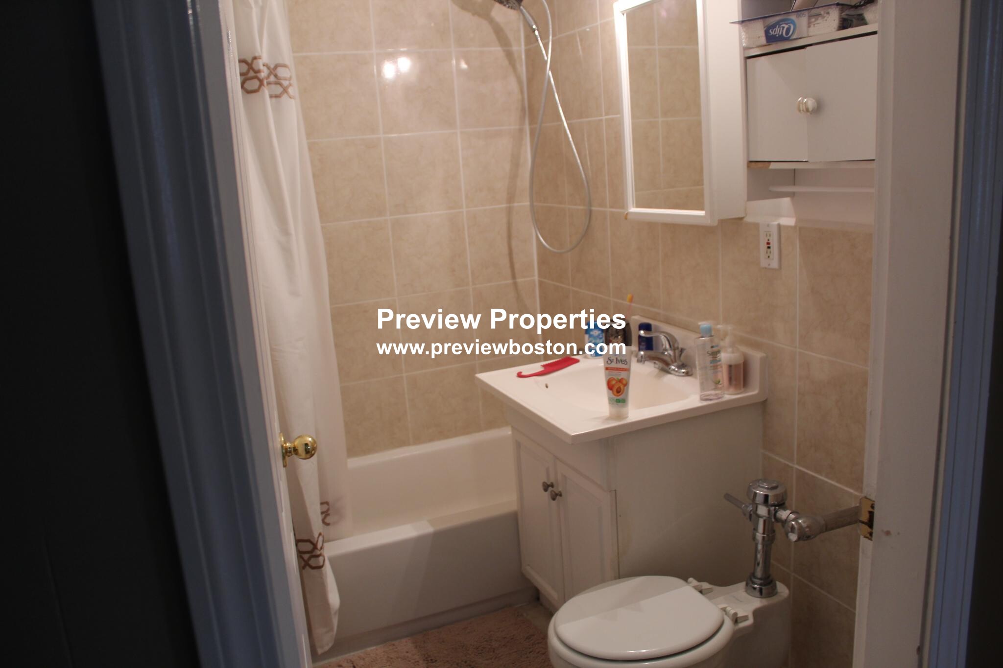 879 Beacon St, Fenway