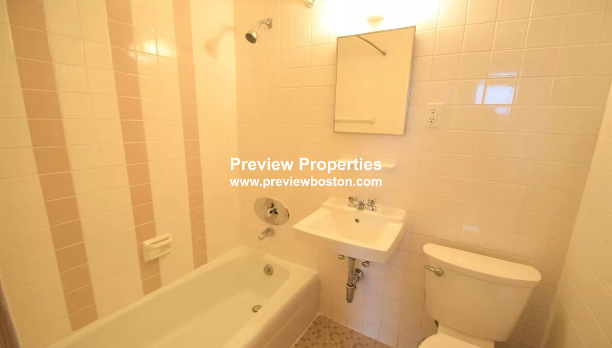 172 North Beacon St, Brighton