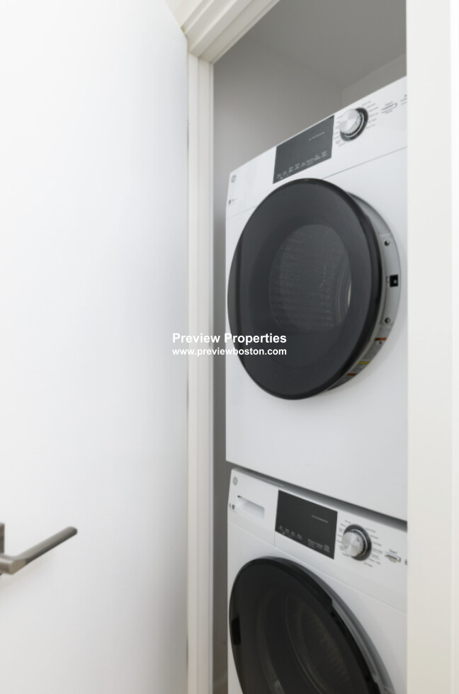 198 Hillside St, Mission Hill