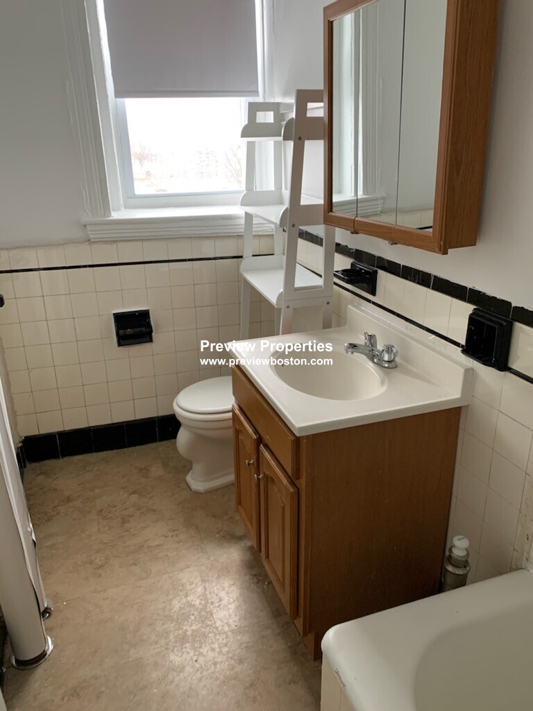 1800 Commonwealth Ave, Brighton