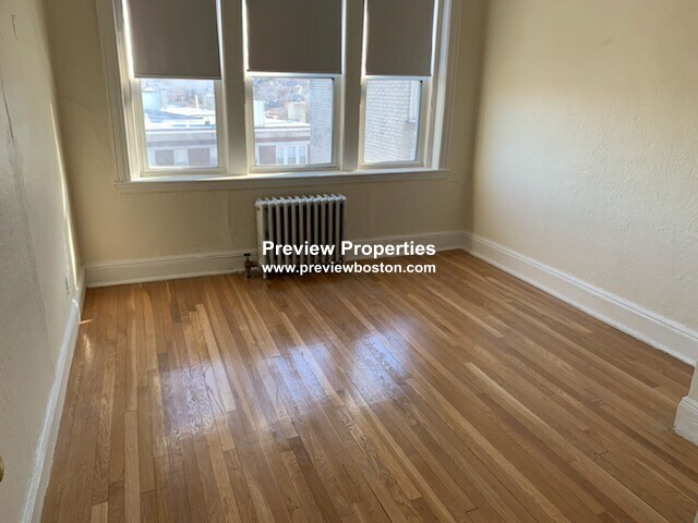 1800 Commonwealth Ave, Brighton