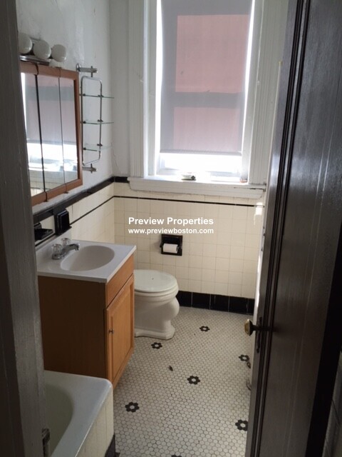 1810 Commonwealth Ave, Brighton