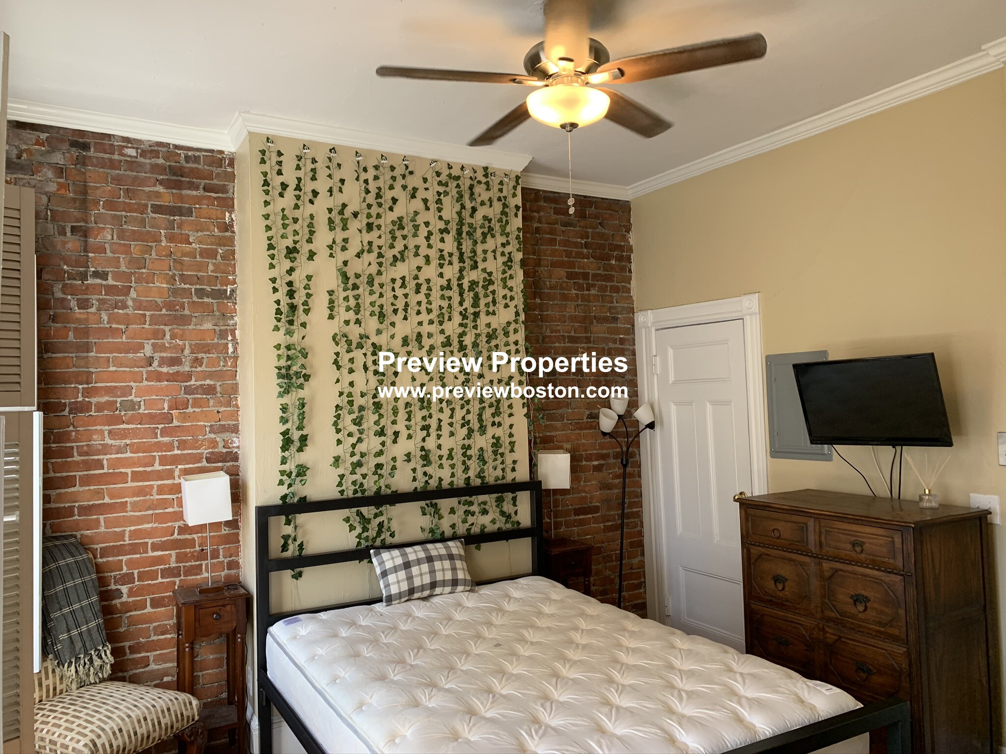 48 Hereford St, Back Bay