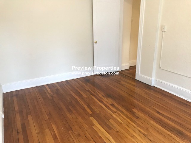 1810 Commonwealth Ave, Brighton