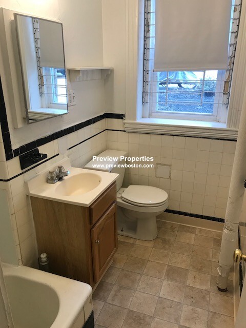 1810 Commonwealth Ave, Brighton