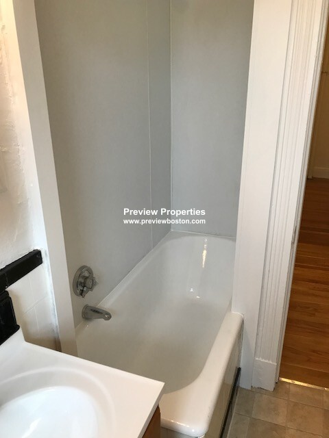 1820 Commonwealth Ave, Brighton