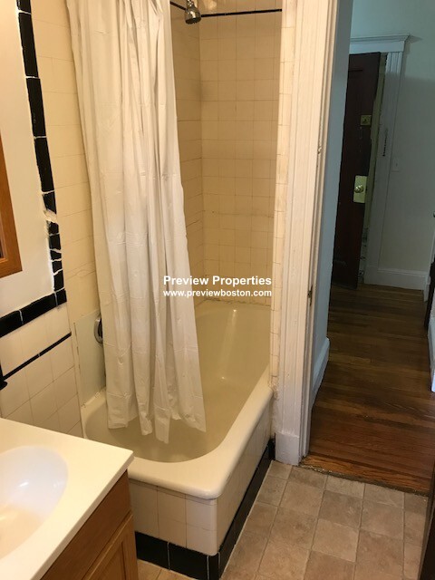 1800 Commonwealth Ave, Brighton