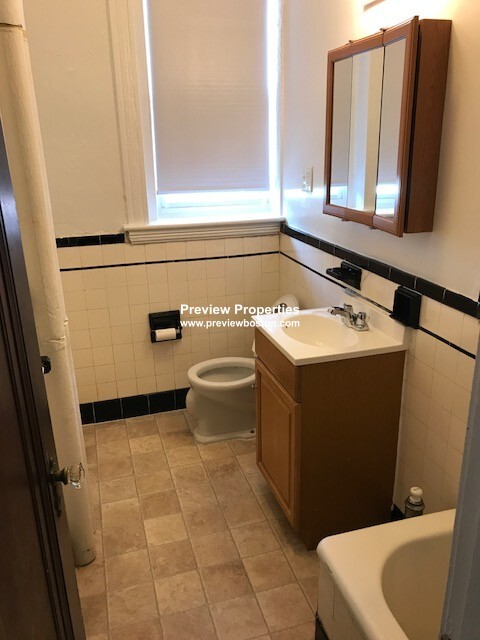 1800 Commonwealth Ave, Brighton