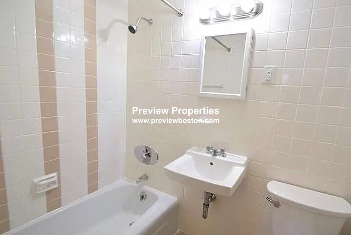 172 North Beacon St, Brighton