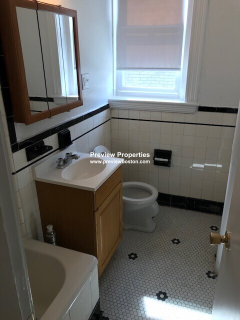 1810 Commonwealth Ave, Brighton