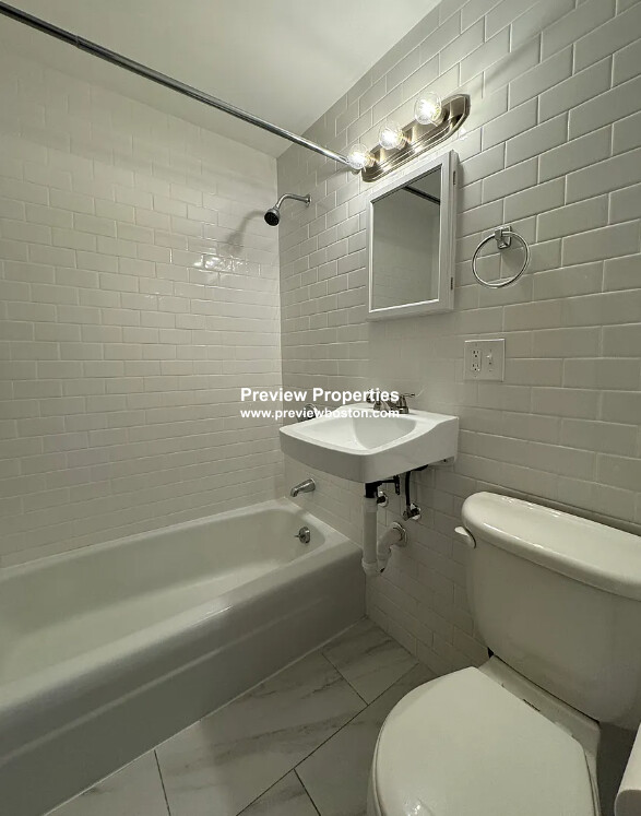 160 North Beacon St, Brighton