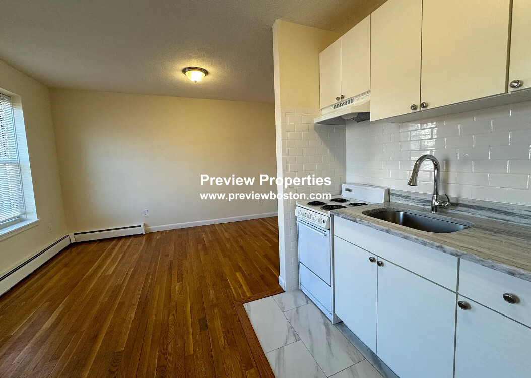 160 North Beacon St, Brighton