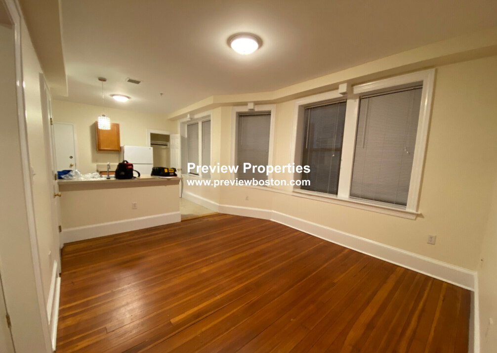 885 Massachusetts Ave, Mid Cambridge