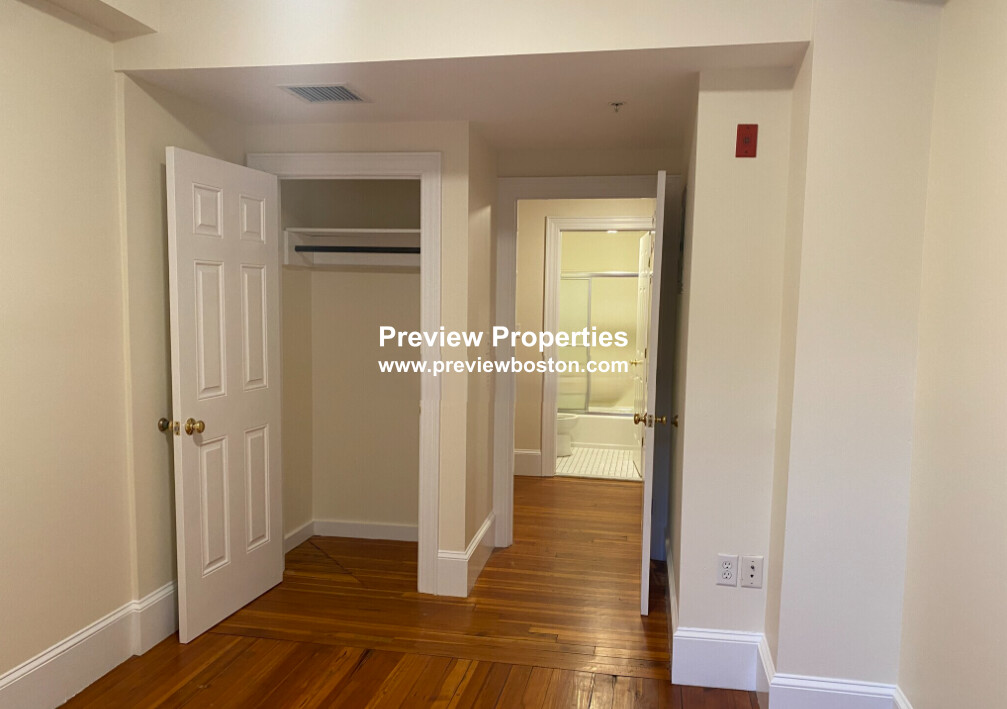 885 Massachusetts Ave, Mid Cambridge