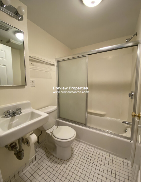 885 Massachusetts Ave, Mid Cambridge