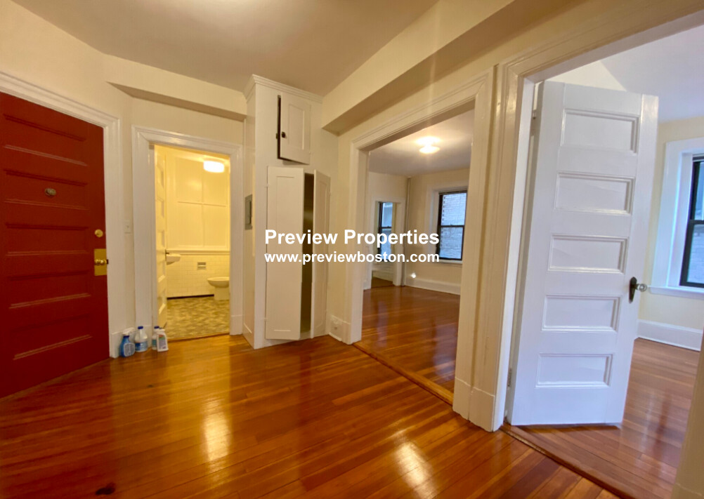 885 Massachusetts Ave, Mid Cambridge