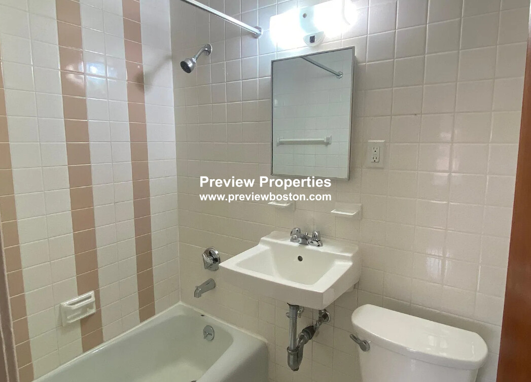 164 North Beacon St, Brighton