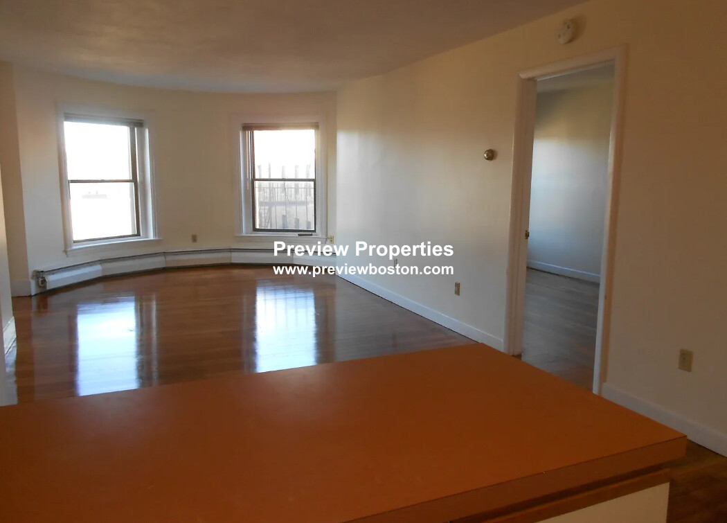 922 Beacon St, Fenway