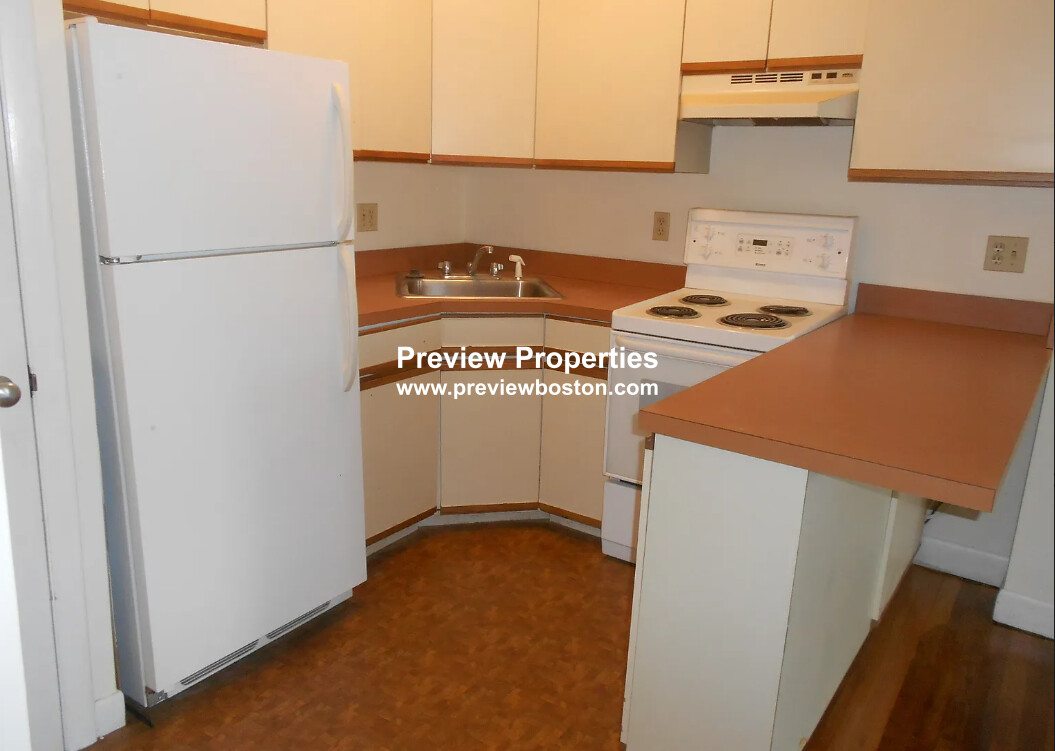 922 Beacon St, Fenway