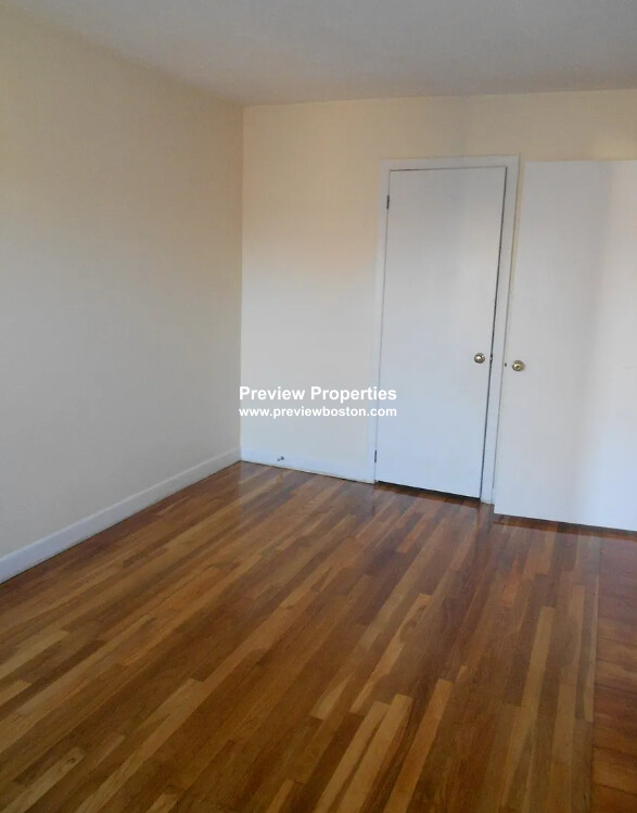 922 Beacon St, Fenway