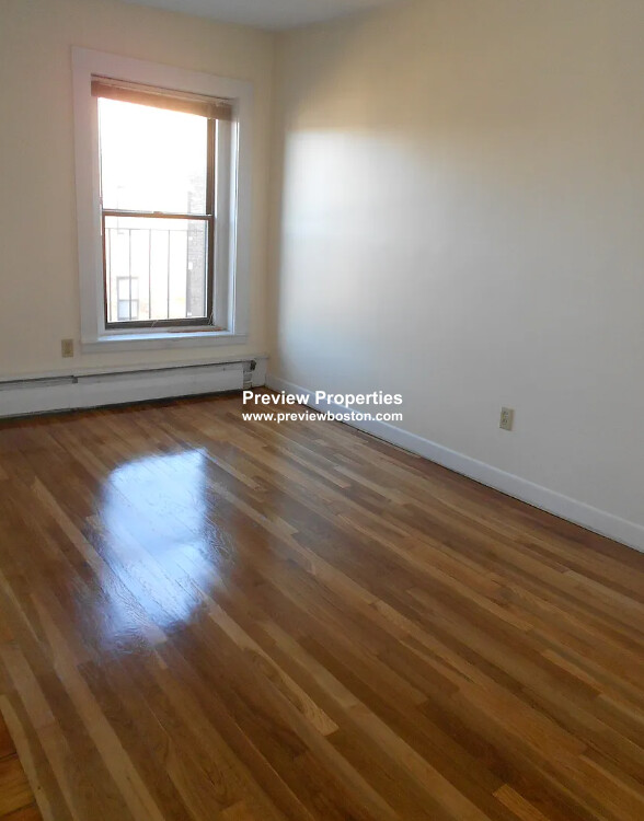 922 Beacon St, Fenway