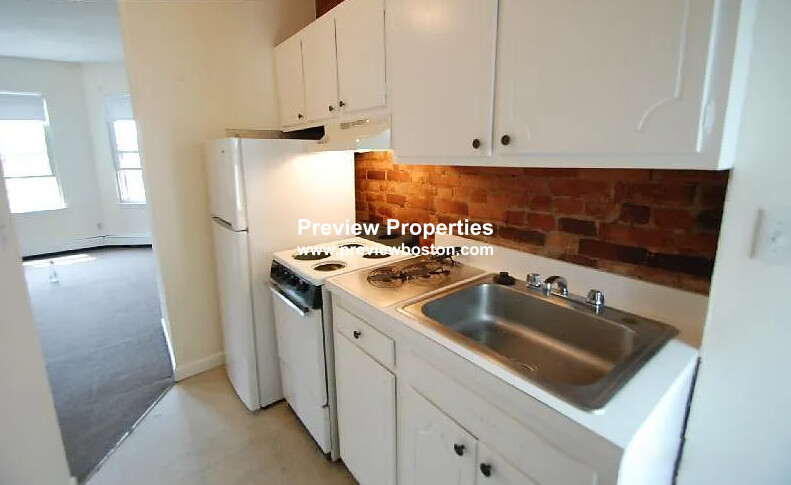 46 South Huntington Ave, Jamaica Plain