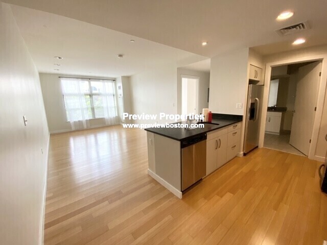 601 Albany St, South End