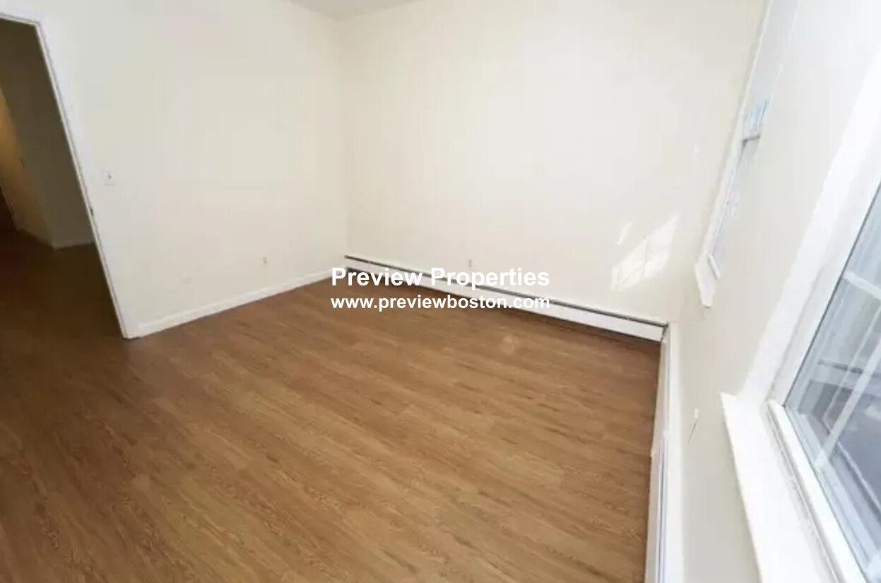 46 South Huntington Ave, Jamaica Plain