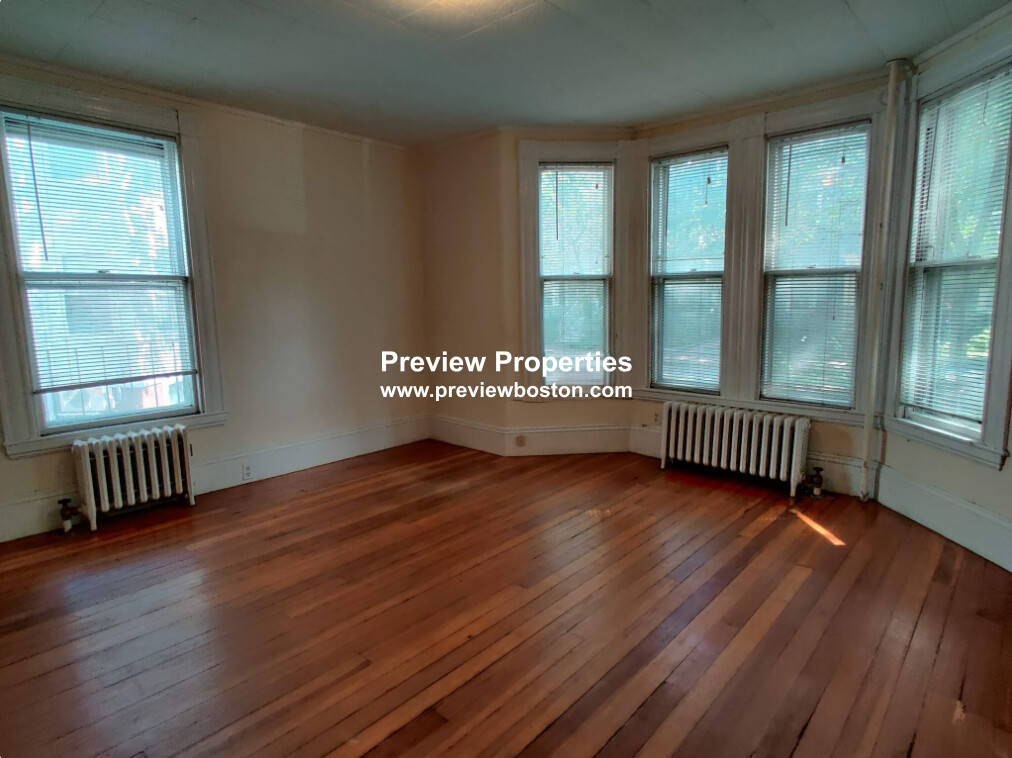 381 Harvard St, Mid-Cambridge