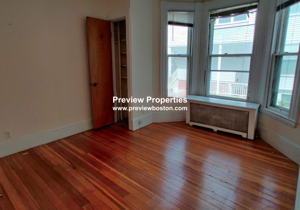 381 Harvard St, Mid-Cambridge