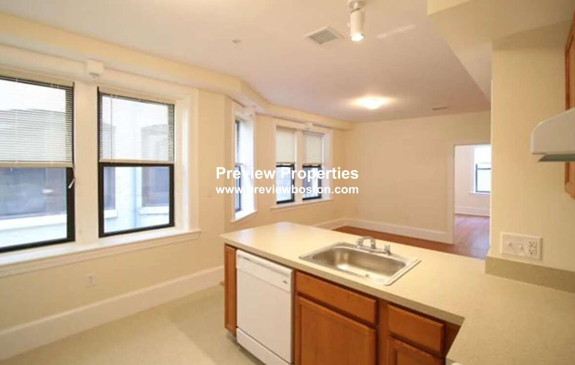 881 Massachusetts Ave, Central Square