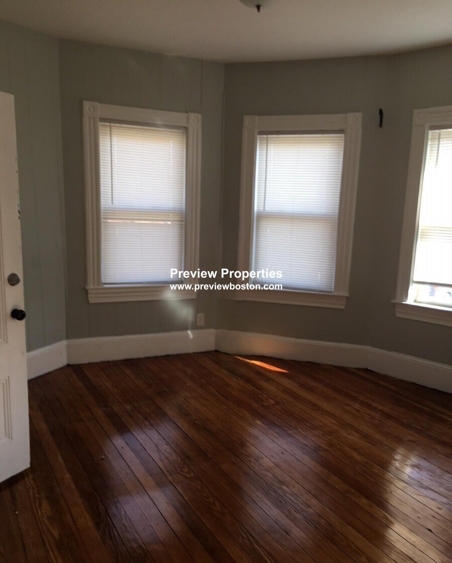 544 Trapelo Rd, Belmont