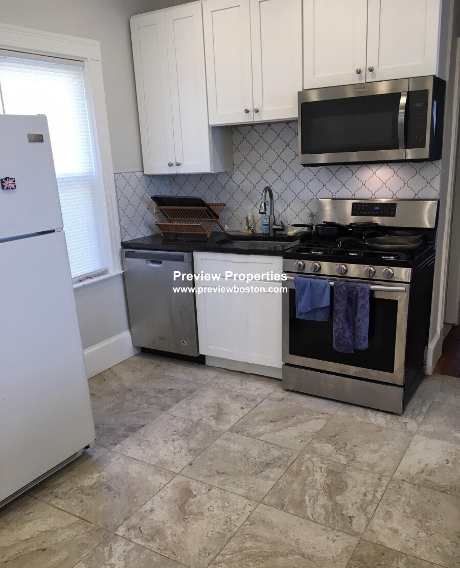 544 Trapelo Rd, Belmont