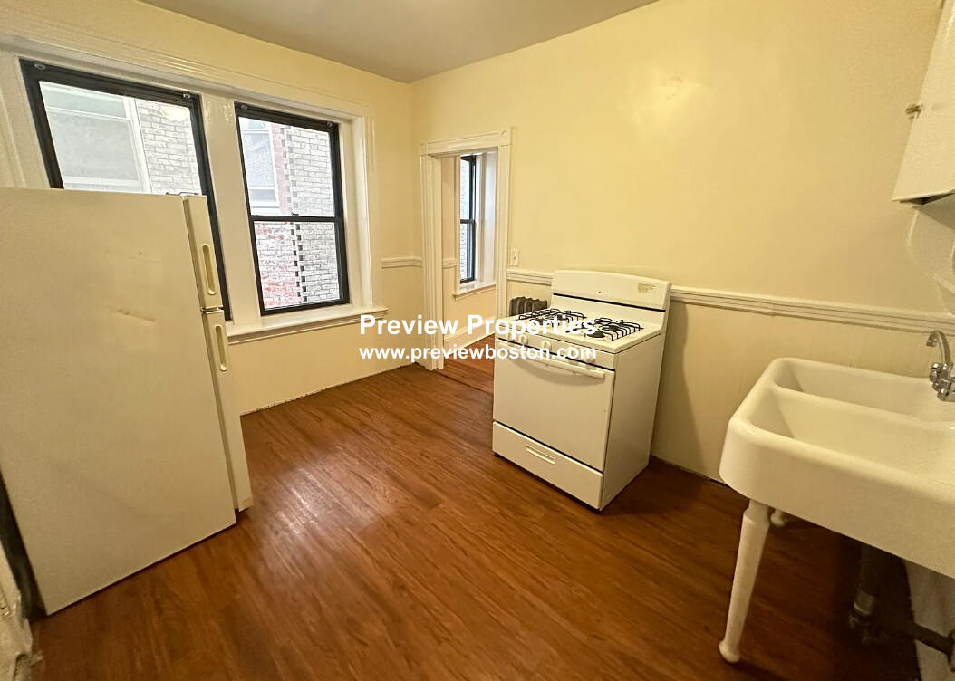 885 Massachusetts Ave, Mid Cambridge