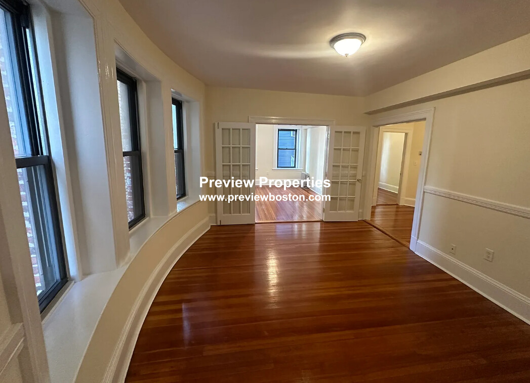 885 Massachusetts Ave, Mid Cambridge