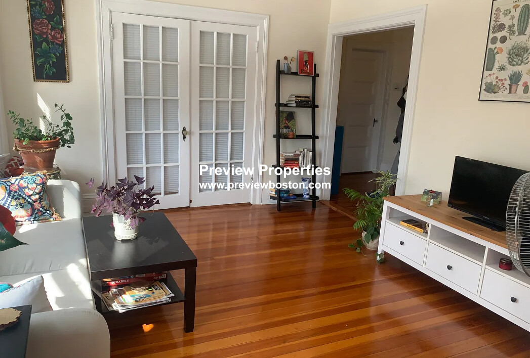 885 Massachusetts Ave, Mid Cambridge