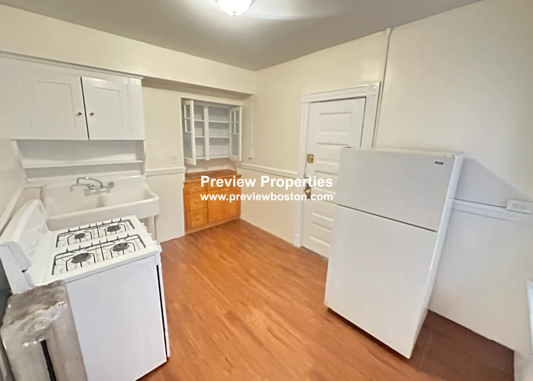 885 Massachusetts Ave, Mid Cambridge