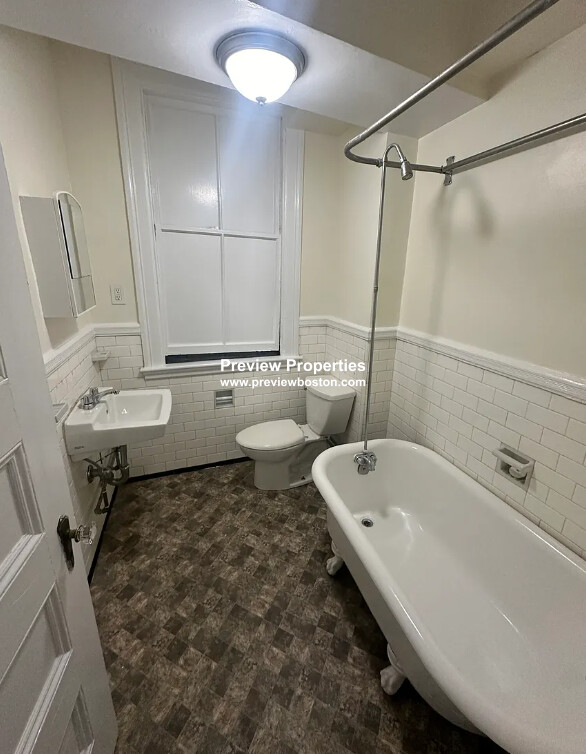 885 Massachusetts Ave, Mid Cambridge