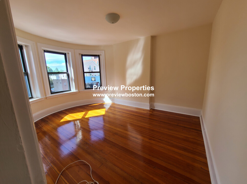 885 Massachusetts Ave, Mid Cambridge