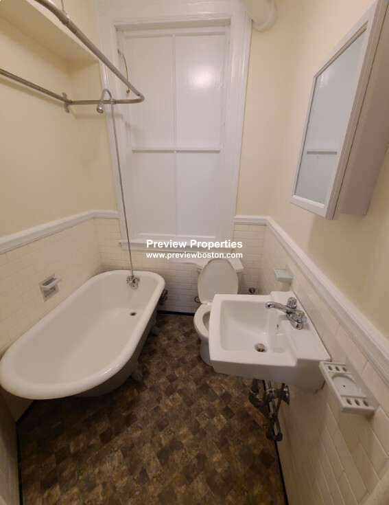 885 Massachusetts Ave, Mid Cambridge