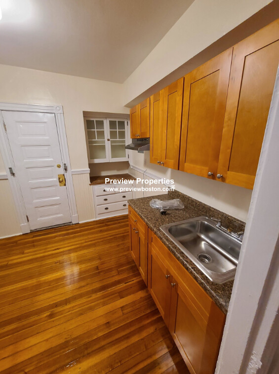 885 Massachusetts Ave, Mid Cambridge