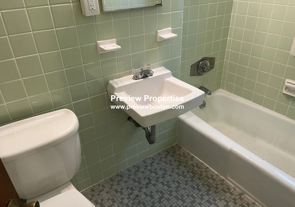 54 South Huntington Ave, Jamaica Plain