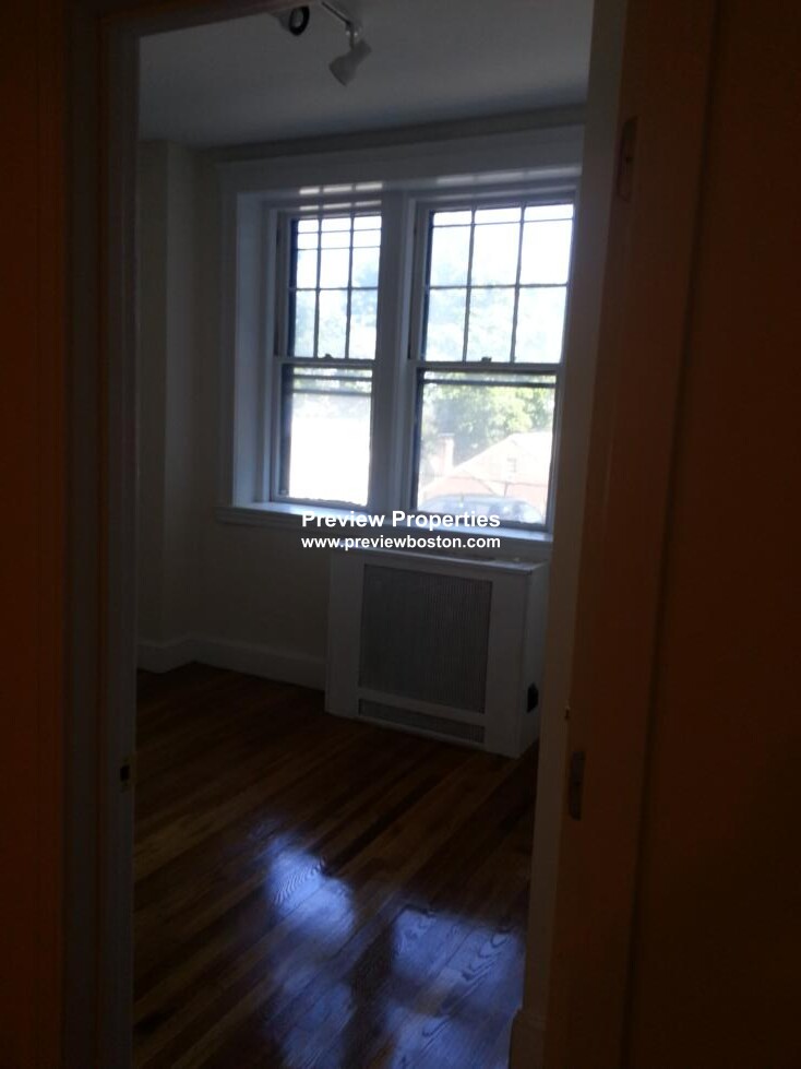 2001 Commonwealth Ave, Brighton