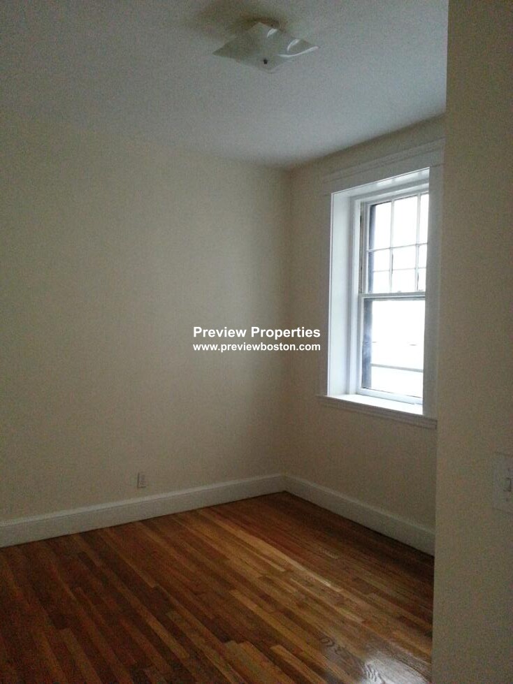 2001 Commonwealth Ave, Brighton